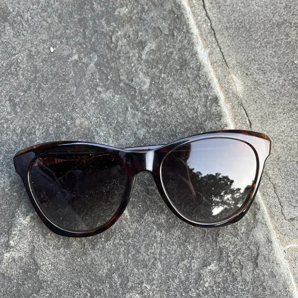 Brand new GIVENCHY Gv 7068/S Sunglasses - Picture 5 of 7